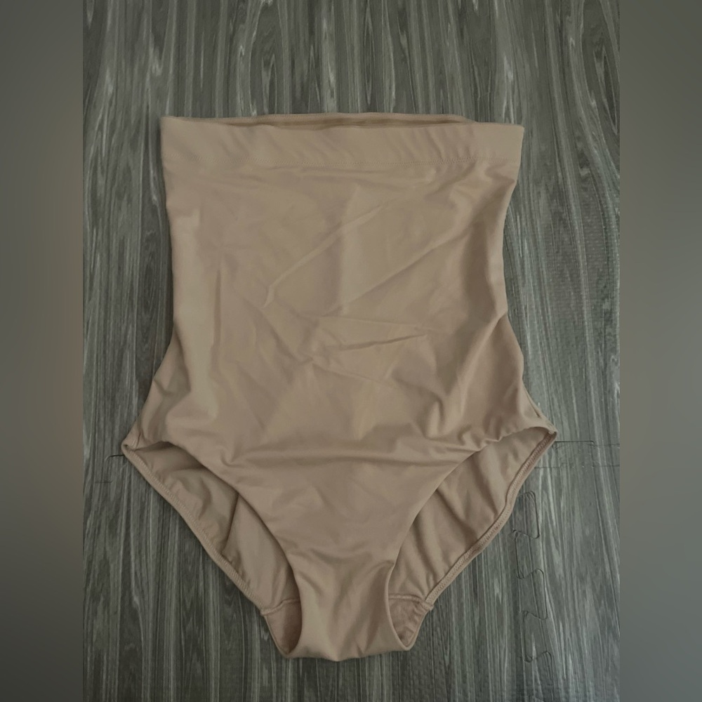 Assets by Spanx women's 1X shapewear bottoms